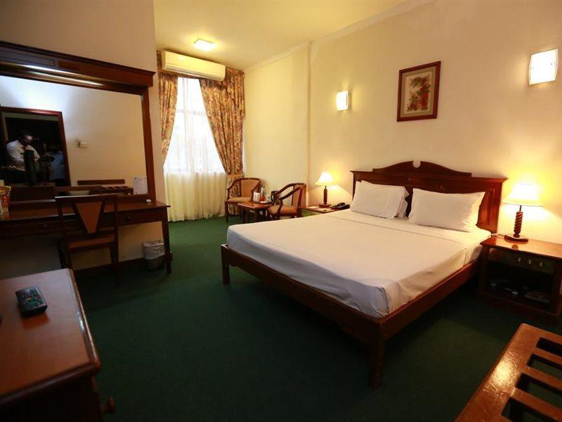 Hotel Sapphire Colombo Buitenkant foto