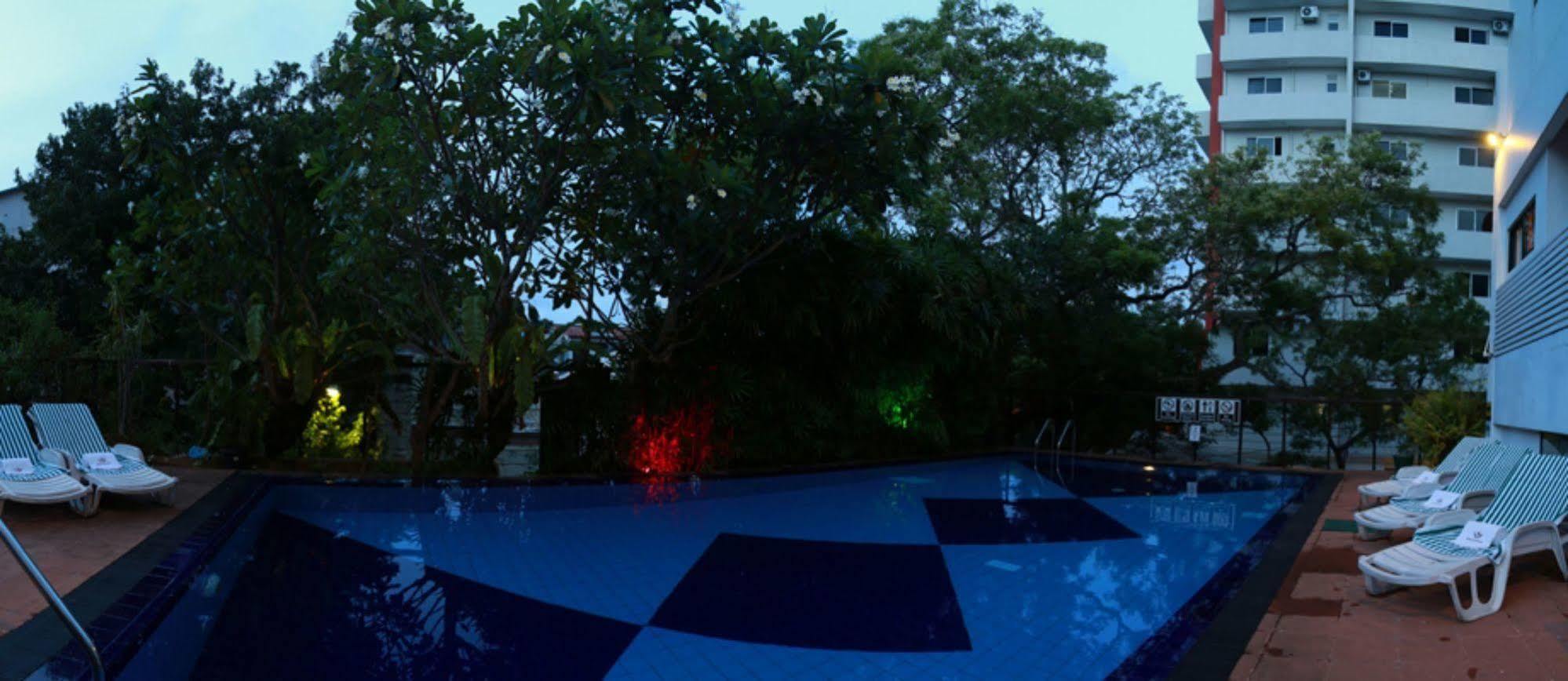 Hotel Sapphire Colombo Buitenkant foto